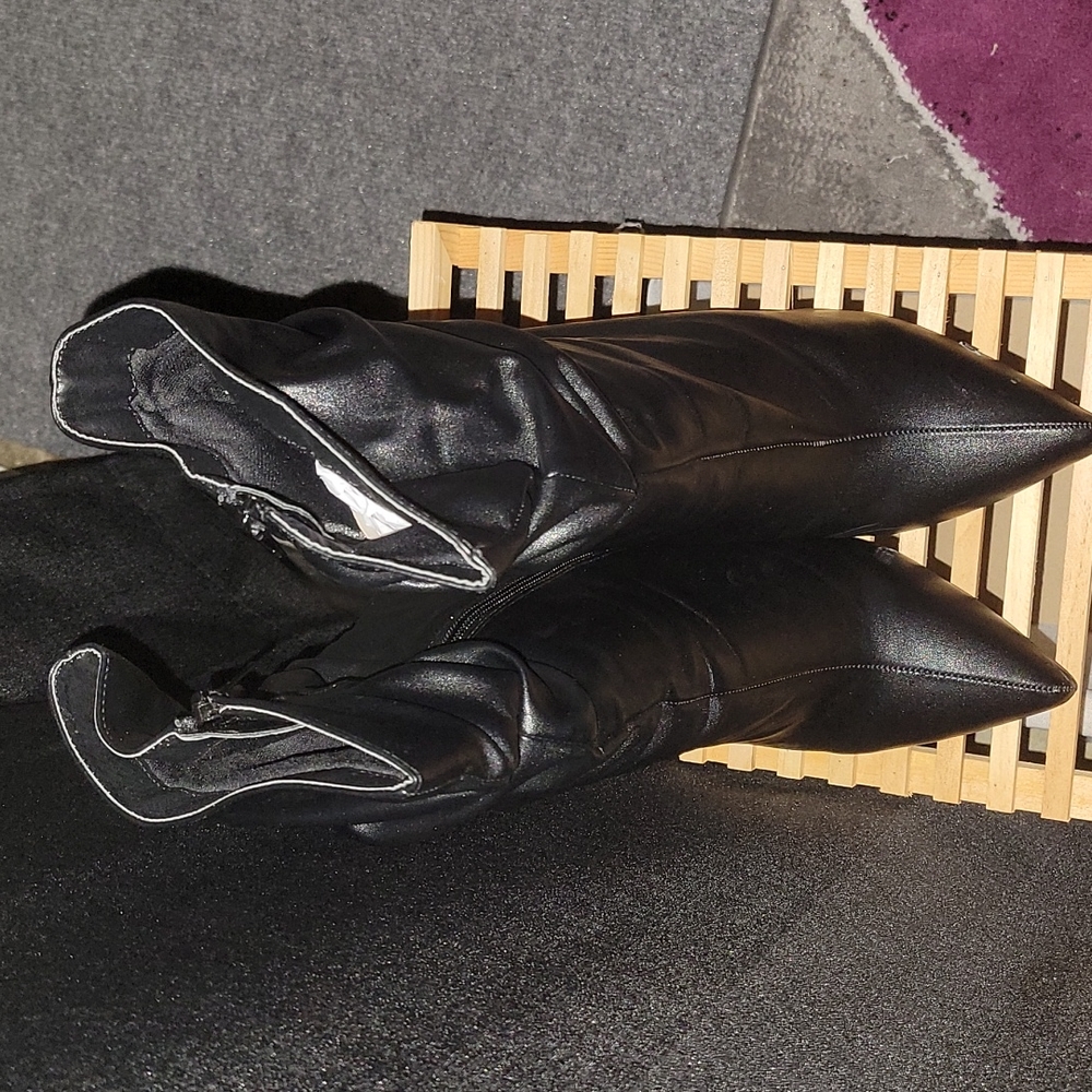 Boots - Picture 2 of 9